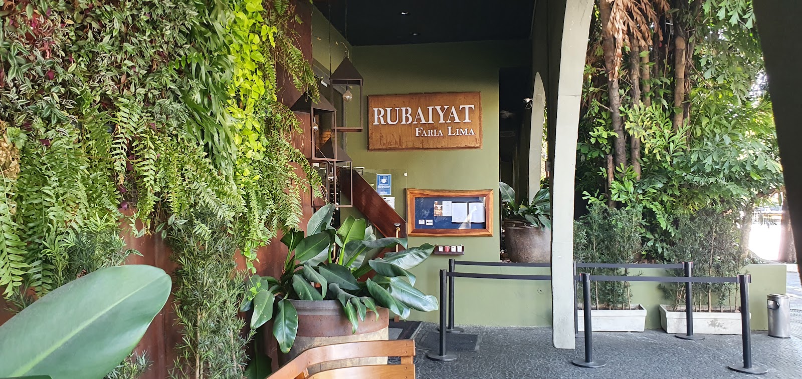 Fachada do Rubaiyat Faria Lima, na Avenida Brigadeiro Faria Lima, em São Paulo